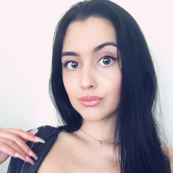 Meet your Posher, Jessalyn - Picture 3 of 3